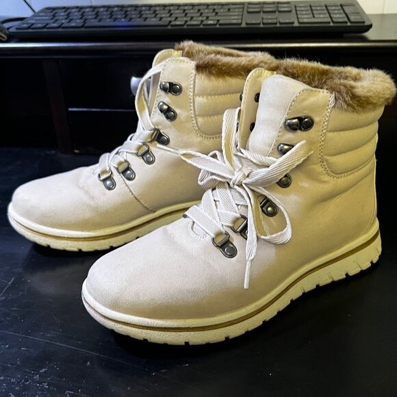 Women's Cream Colored Boots with Fur, Cliffs by White Mountain - Picture 1 of 10